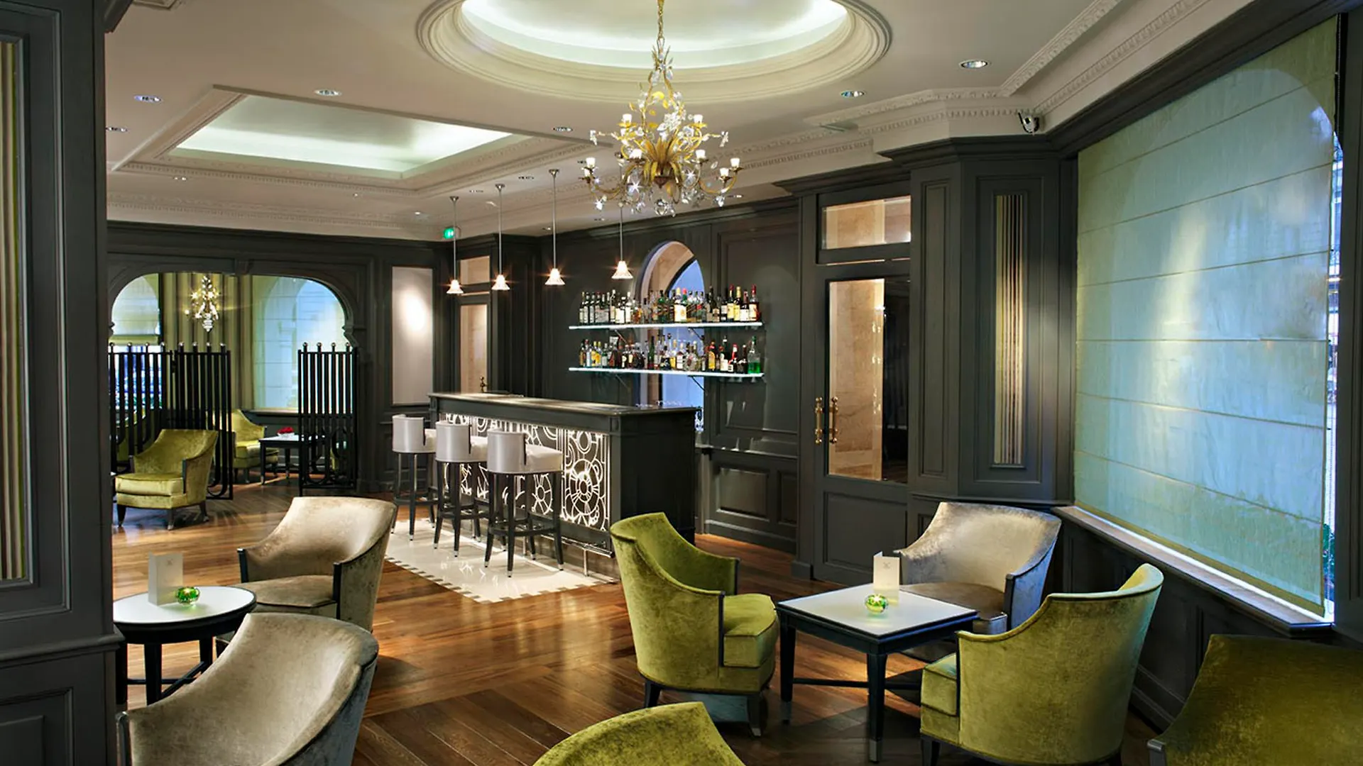 Chateau Frontenac 4* Paris